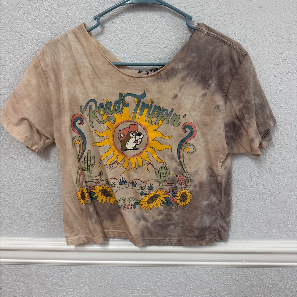 Buc-ees Cropped T-Shirt